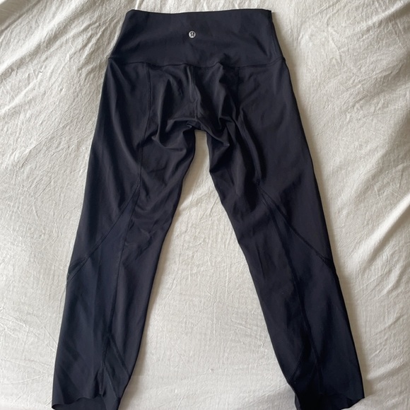 Lululemon Black Scallop Leggings - Picture 2 of 3
